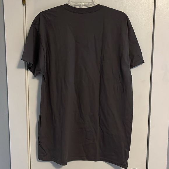 NWOT-Gildan Ultra Cotton Graphic Print Gray Tee Shirt - Picture 4 of 5